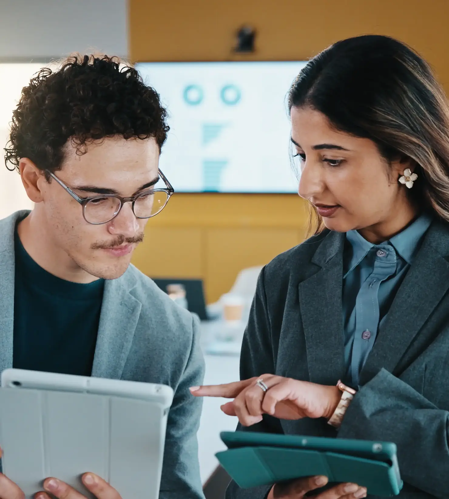 e-commerce team using demand intelligence