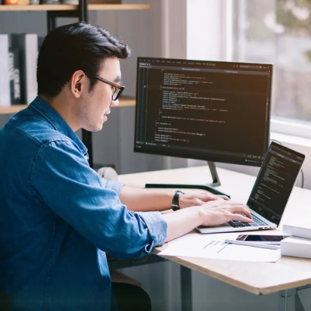 build vs buy data pipeline — a tech comparing options